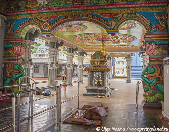 храм, индуистский, яркий, спать, на полу